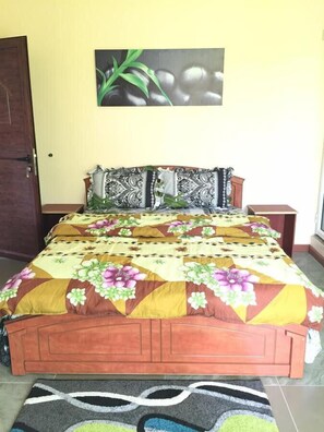 Premium bedding, in-room safe, individually furnished, desk