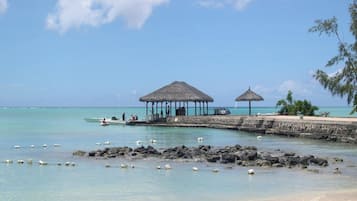 Una spiaggia nelle vicinanze