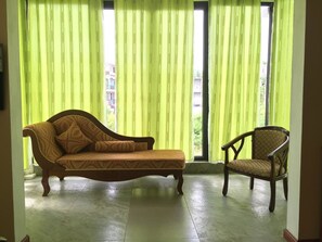 Deluxe Double Room | Premium bedding, in-room safe, individually furnished, desk - SkylineInn Hotel (Surinam)