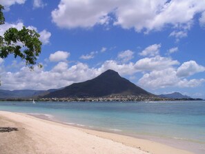 Beach nearby - SkylineInn Hotel (Surinam)