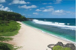 Beach nearby - SkylineInn Hotel (Surinam)