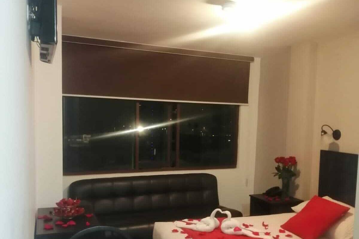Habitación individual ejecutiva, 1 habitación, vistas a la ciudad | Espacio para trabajar con un portátil y cortinas opacas