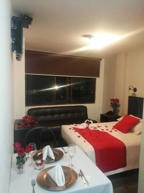 Executive Single Room, 1 Bedroom, City View | Individually decorated, individually furnished, laptop workspace - Hotel La Algodonera (Ambato)