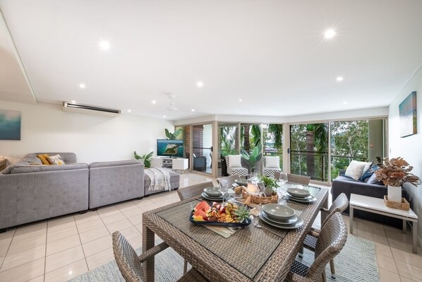 Interior - Beautiful 2 Bedroom Apartment just a 5 minute walk to the Port of Airlie,... (Airlie Beach)