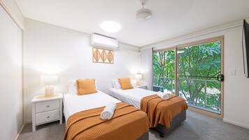 2 chambres, fer et planche Ă repasser