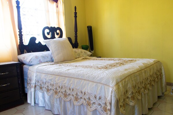 1 Schlafzimmer, Bügeleisen/Bügelbrett, Bettwäsche