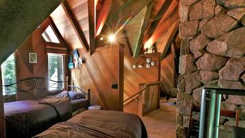 Cabin, 1 King Bed | 2 bedrooms, iron/ironing board, free WiFi, bed sheets