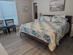 5 bedrooms, desk, iron/ironing board, travel cot - Steps to beach, private/heated pool, backyard oasis,2 masters, 3 balconies (Destin)