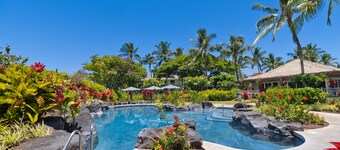 Indulge in Luxurious poolside living: Ground Floor Condo in Waikoloa