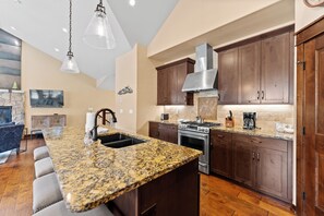 Fridge, microwave, oven, stovetop - Luxury Townhome w/ Gorgeous Slope Views and Close to Gondola, Shops & Dining! (Keystone)