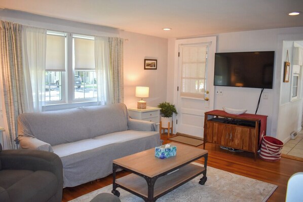 Flat-screen TV - Charming West Dennis Getaway – Close to Beaches! (West Dennis)