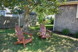 Property grounds - Charming West Dennis Getaway – Close to Beaches! (West Dennis)