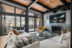 Smart-TV, Kamin, Tischtennisplatte, Stereoanlage