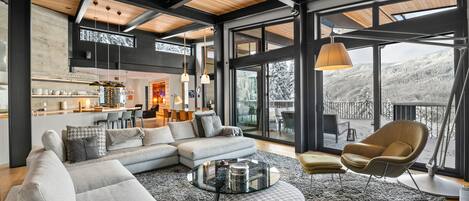 Smart TV, fireplace, table tennis, stereo