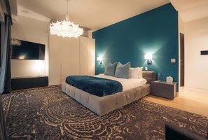 9 chambres, coffres-forts dans les chambres, fer et planche à repasser