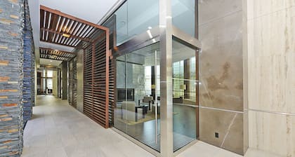 Sarkar Suites - 330 Burnhamthorpe Road