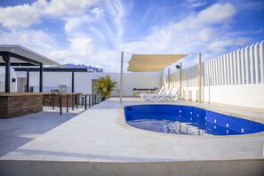 Outdoor pool - Nomads Party Hotel & Hostel (Cancun)