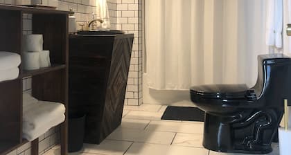 Chic Charming Private Home - Enjoy a unique Nashville.