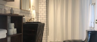 Chic Charming Private Home - Enjoy a unique Nashville.