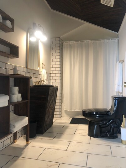 Chic Charming Private Home - Enjoy a unique Nashville.