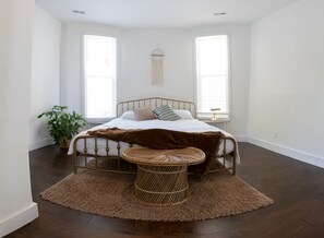 2 bedrooms, iron/ironing board, WiFi, bed sheets - Chic Charming Private Home - Enjoy a unique Nashville. (Nashville)