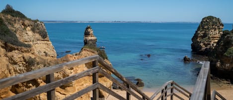 Beach nearby, sun loungers, beach towels