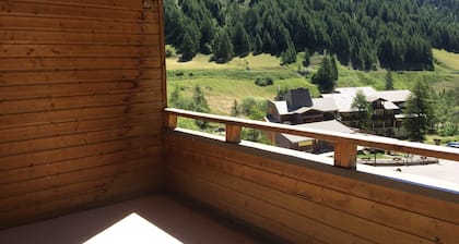 Appart confortable + Sauna + Local Ă skis | Pres de la navette