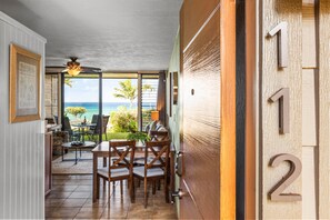 Interior - Ocean front resort, garden level with an ocean view (Lahaina)