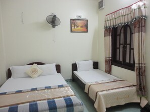Kamar Triple Standar | Meja kerja, kedap suara, dan Wi-Fi gratis