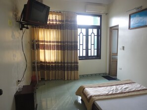 Desk, soundproofing, free WiFi - Thanh Dat Hotel (Ninh Binh)