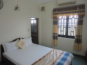 Standard Quadruple Room | Desk, soundproofing, free WiFi - Thanh Dat Hotel (Ninh Binh)