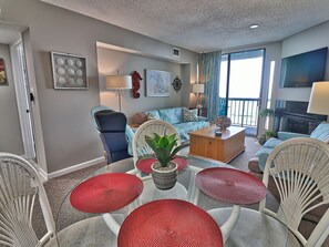 TV, fireplace