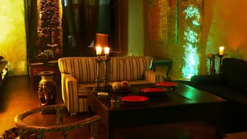 独特独立别墅, 多张床, 城市景观 | 起居区 | 120-厘米LED 电视(配备卫星频道)、电视、iPod 基座