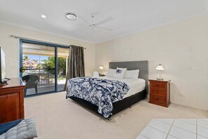 5 bedrooms, iron/ironing board, free WiFi, bed sheets