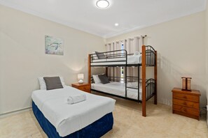 5 bedrooms, iron/ironing board, free WiFi, bed sheets