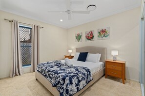 5 bedrooms, iron/ironing board, free WiFi, bed sheets