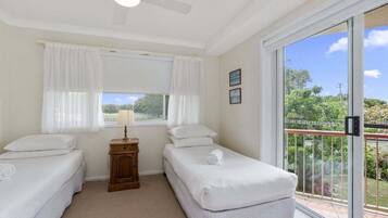 3 bedrooms, iron/ironing board, bed sheets