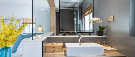 Standard Double Room | Bathroom sink