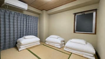 Family Suite | Desk, blackout drapes, soundproofing, WiFi (free)