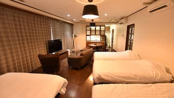 Presidential Suite | Individually decorated, individually furnished, desk, blackout drapes