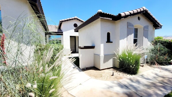 Exterior - Splendid Vacation Home! Pool, spa, 2 masters! (Indio)