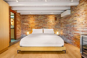 1 dormitorio, tabla de planchar con plancha, wifi y ropa de cama