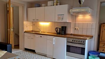 Réfrigérateur, four, lave-vaisselle, cafetiÚre/bouilloire