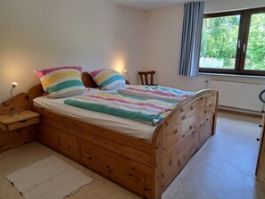 2 Schlafzimmer, Reisekinderbett, WLAN, Bettwäsche