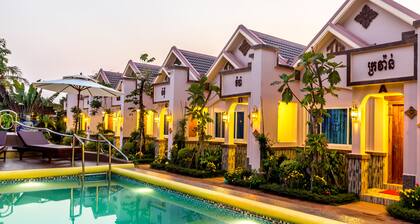 Apartment D with Swimming Pool - Romchek Flower