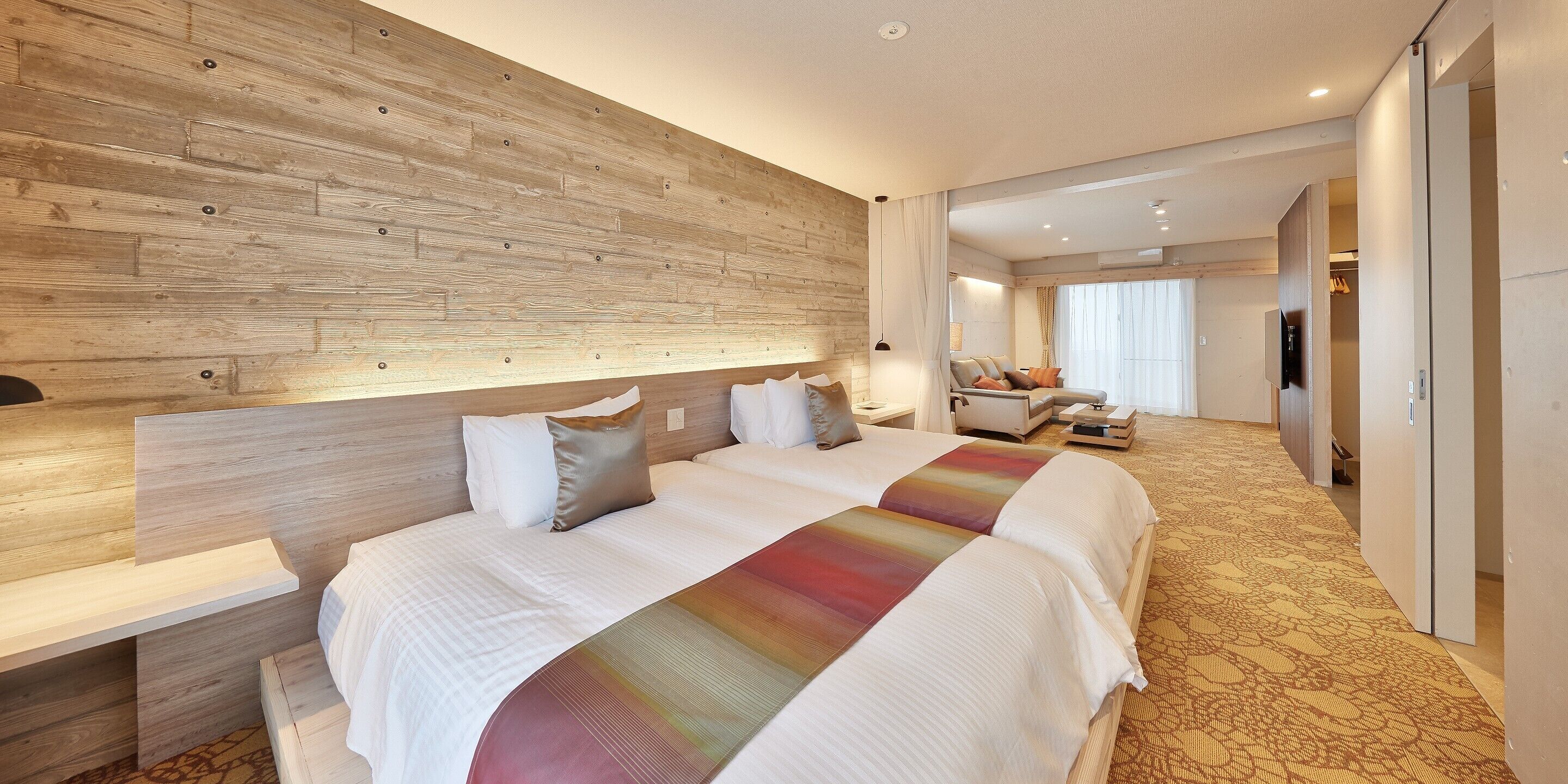 Deluxe Twin Room, Multiple Beds | Individually decorated, individually furnished, desk, blackout drapes