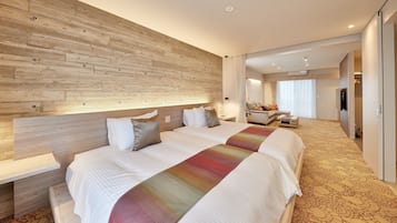 Deluxe Twin Room, Multiple Beds | 1 bedroom, individually decorated, individually furnished, desk