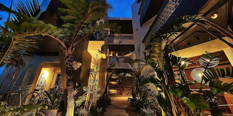 Exterior. Yomitan Condhotel ND