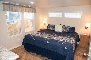 2 bedrooms, desk, travel cot, WiFi