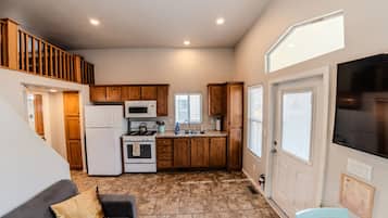 Køleskab, mikrobølgeovn, ovn, kogeplade